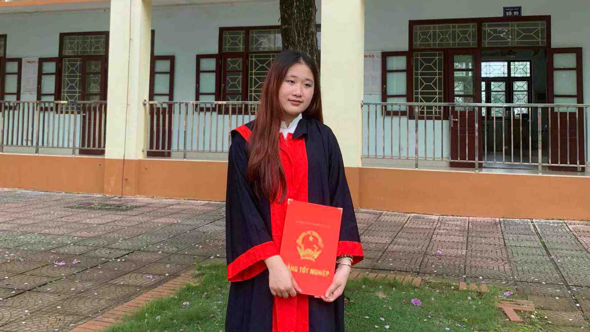 Phung Thi Ngoc Mai - student of class 12D1 - Luong Tai High School No. 2 is one of 19 valedictorians of block C00 nationwide with a score of 29.75. Photo: NVCC