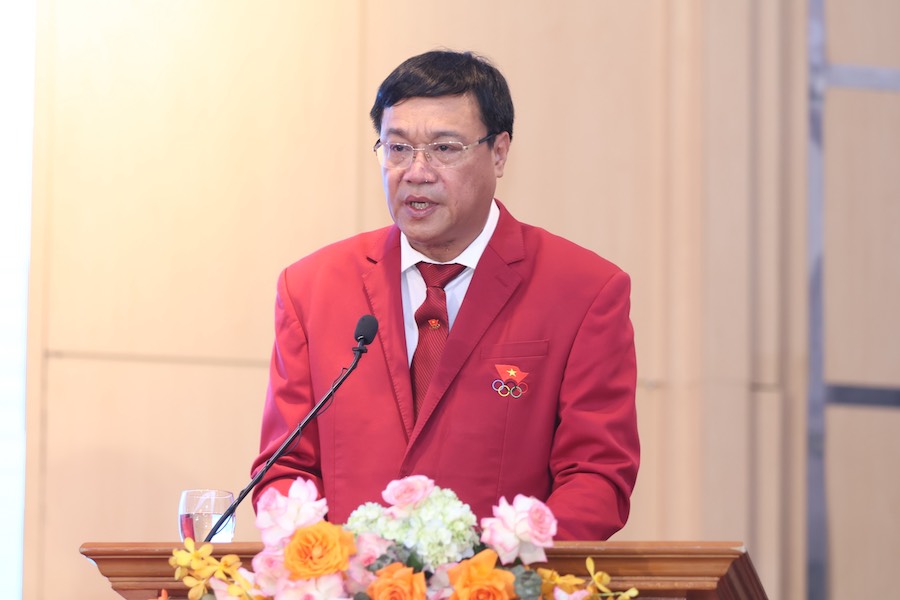 Director of the Department of Physical Training and Sports Dang Ha Viet reported on the preparation work of the Vietnam Sports Delegation. Photo: Bui Luong