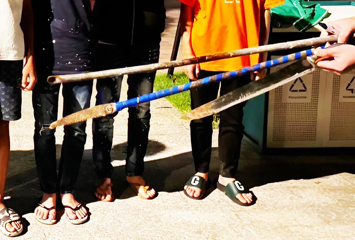 Những hung khí bị tổ công tác Công an TP Hạ Long thu giữ. Ảnh: Công an Hạ Long