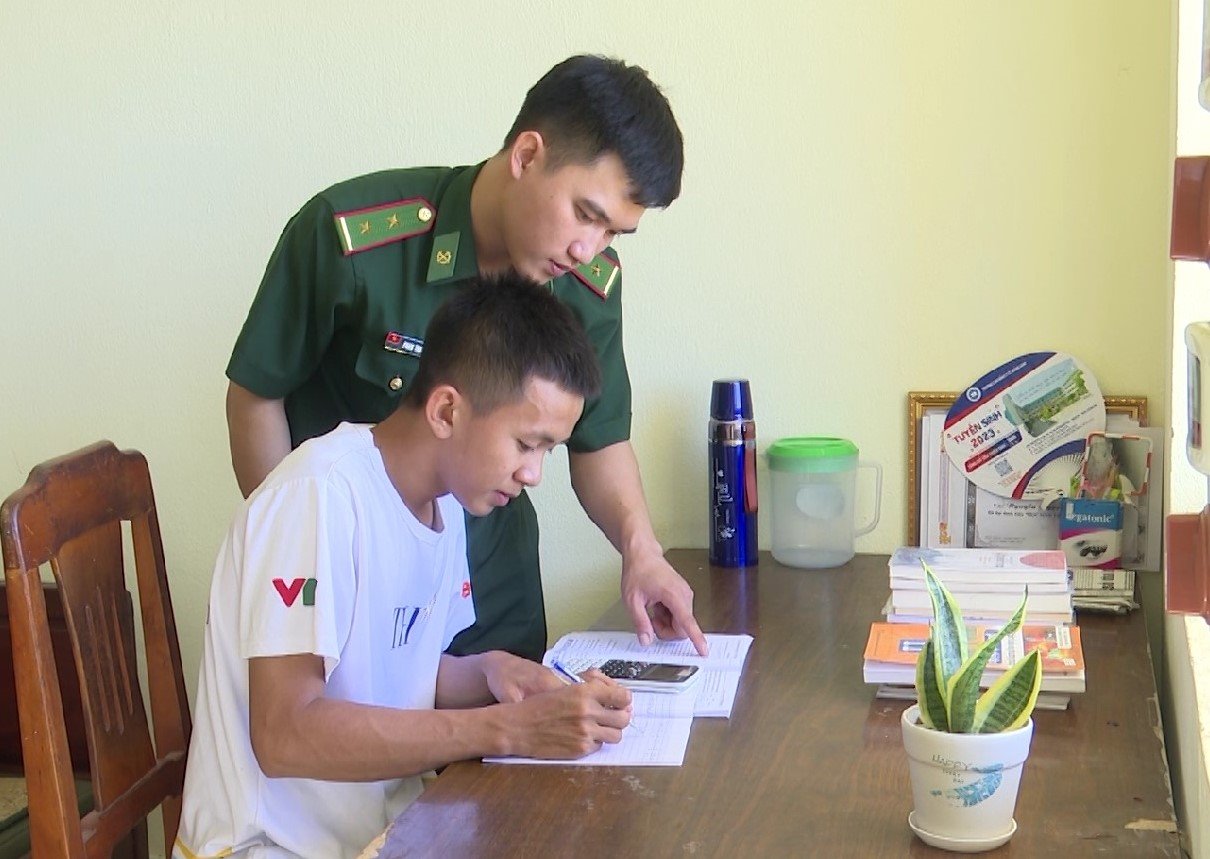 It can be said that since being adopted by Tam Thanh Border Guard Station, Tam Ky City, Quang Nam, a bright future has opened up for Phuoc. Hoang Bin's photo