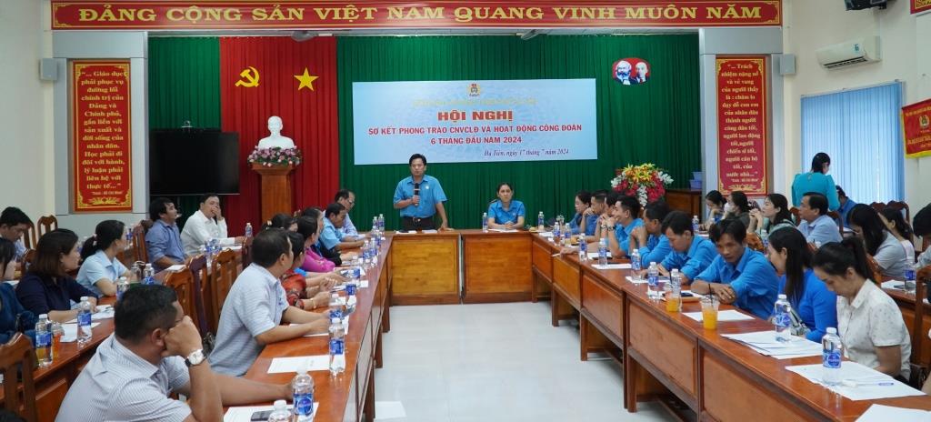 Hoat dong Cong doan tren dia ban thanh pho cung con gap nhieu kho khan can khac phuc. Anh: Van Si