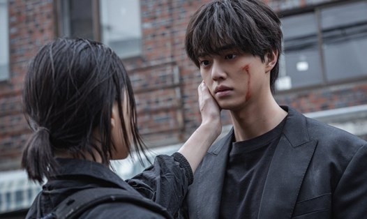 Song Kang trong một cảnh quay của phim “Sweet Home”. Ảnh: Nhà sản xuất