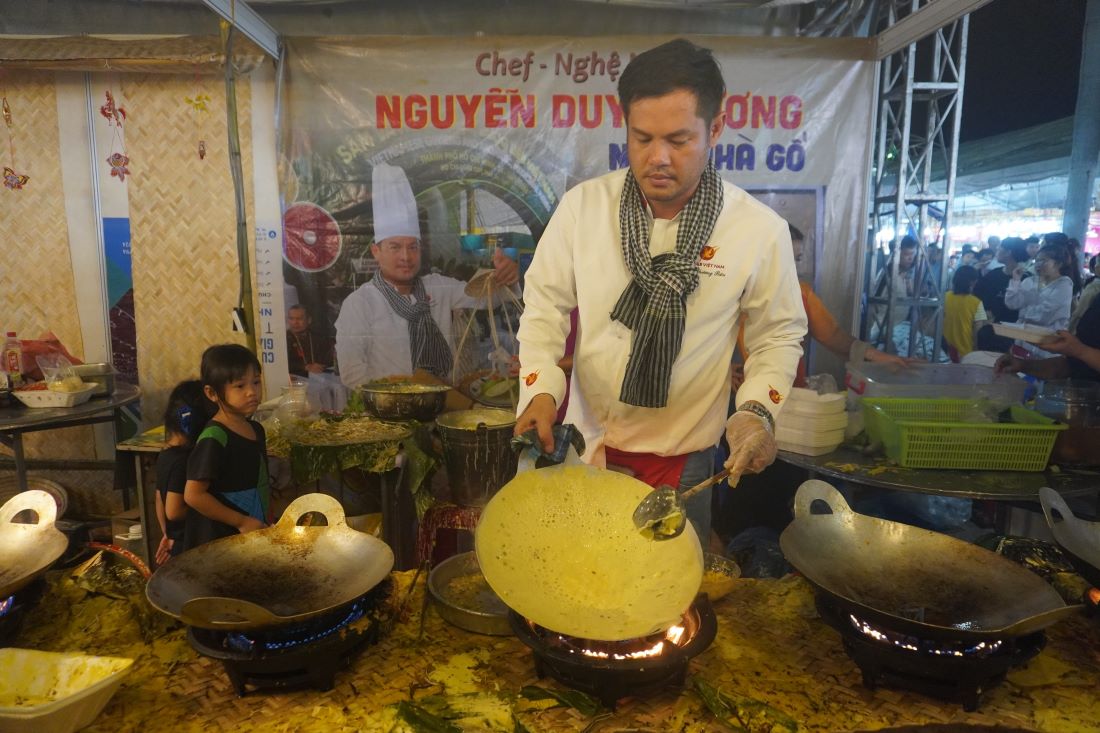 Participating in the festival are artisans and chefs of folk baking and cuisine who have been recognized and certified at events and festivals held in provinces and cities.