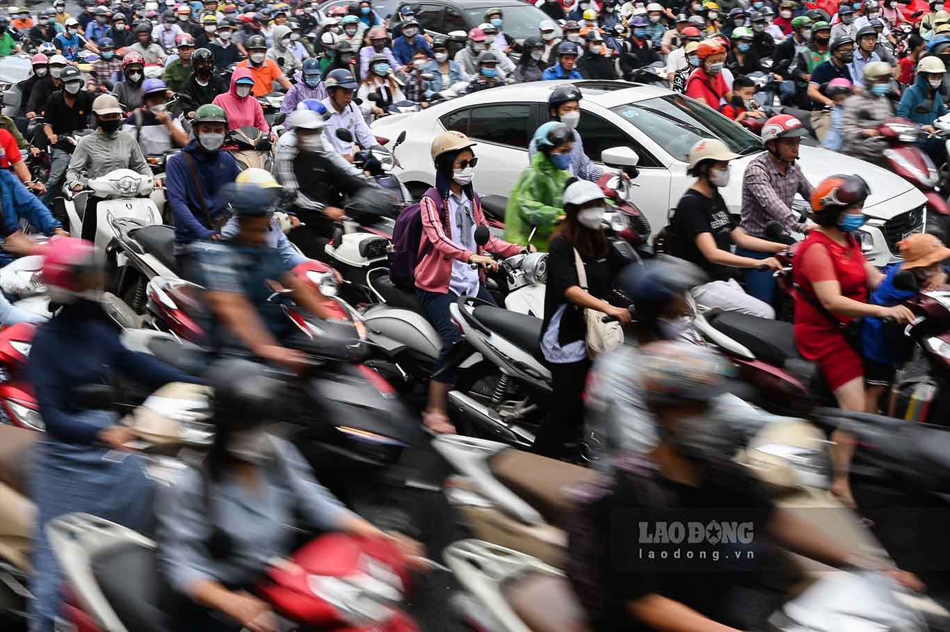 The proportion of motorbikes in big cities is increasing, causing great impact on the environment. Photo: Nguyen Hue