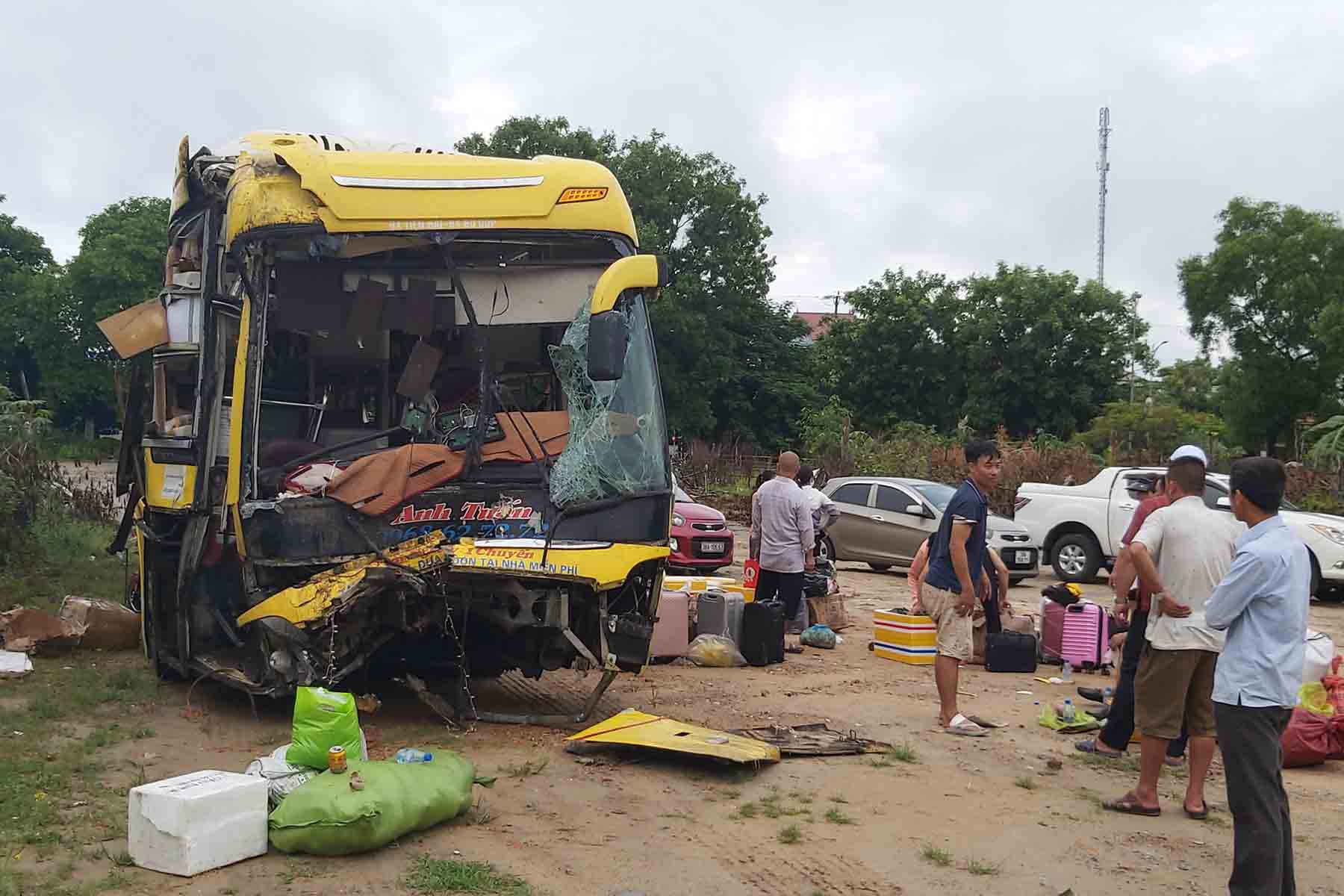 The cause of the accident is being investigated and clarified. Photo: Quoc Cuong.