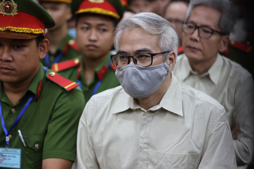 Former Director of the Vietnam Registry Department, Dang Viet Ha, appeared in court and his hair had become discolored since his arrest.