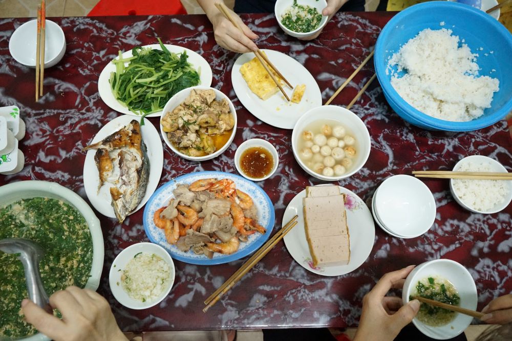 It is known that each meal at "Trade Union Meal" has an additional value of 40,000 to 50,000 VND/1 meal compared to the daily shift meal. Photo: Quach Du