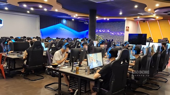 Xuyên đêm trong những quán game khủng ở Hà Nội Xuyên đêm trong những quán game khủng ở Hà Nội