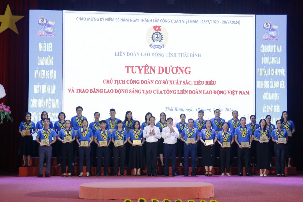 Leader of Thai Binh province, leader of the Provincial Labor Confederation