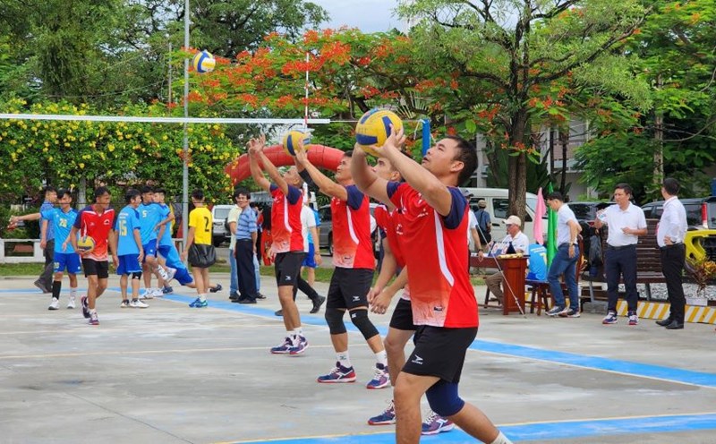 Giải bóng chuyền nam ngành Đường sắt tại Đà Nẵng với sự tham dự của 186 vận động viên. Ảnh: Thùy Trang