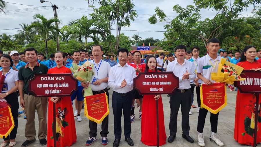 Opening ceremony of the 41st men's volleyball tournament in Da Nang City. Photo: Thuy Trang