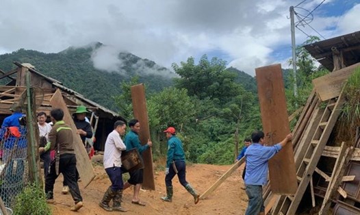 Chung tay xây dựng nhà ở cho hộ nghèo ở vùng cao Yên Bái. Ảnh: Bảo Nguyên