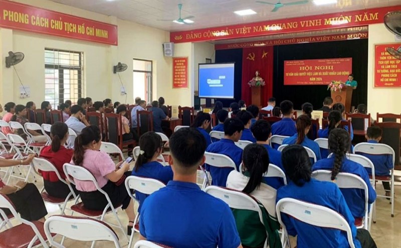 Hội nghị tư vấn giải quyết việc làm và xuất khẩu lao động tại thành phố Yên Bái.