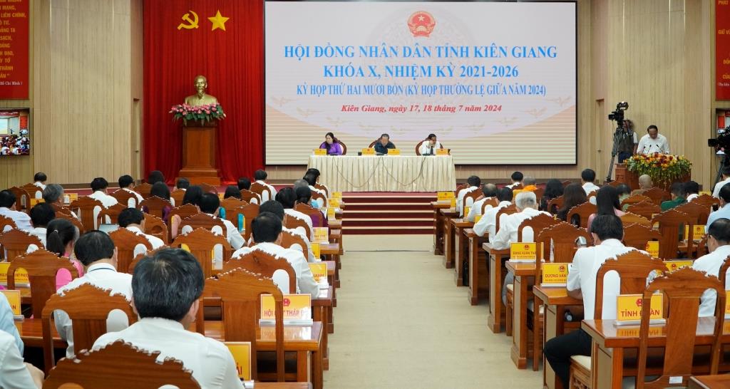 Đại biểu tham gia kỳ họp 24 HĐND tỉnh Kiên Giang. Ảnh: Nguyên Anh