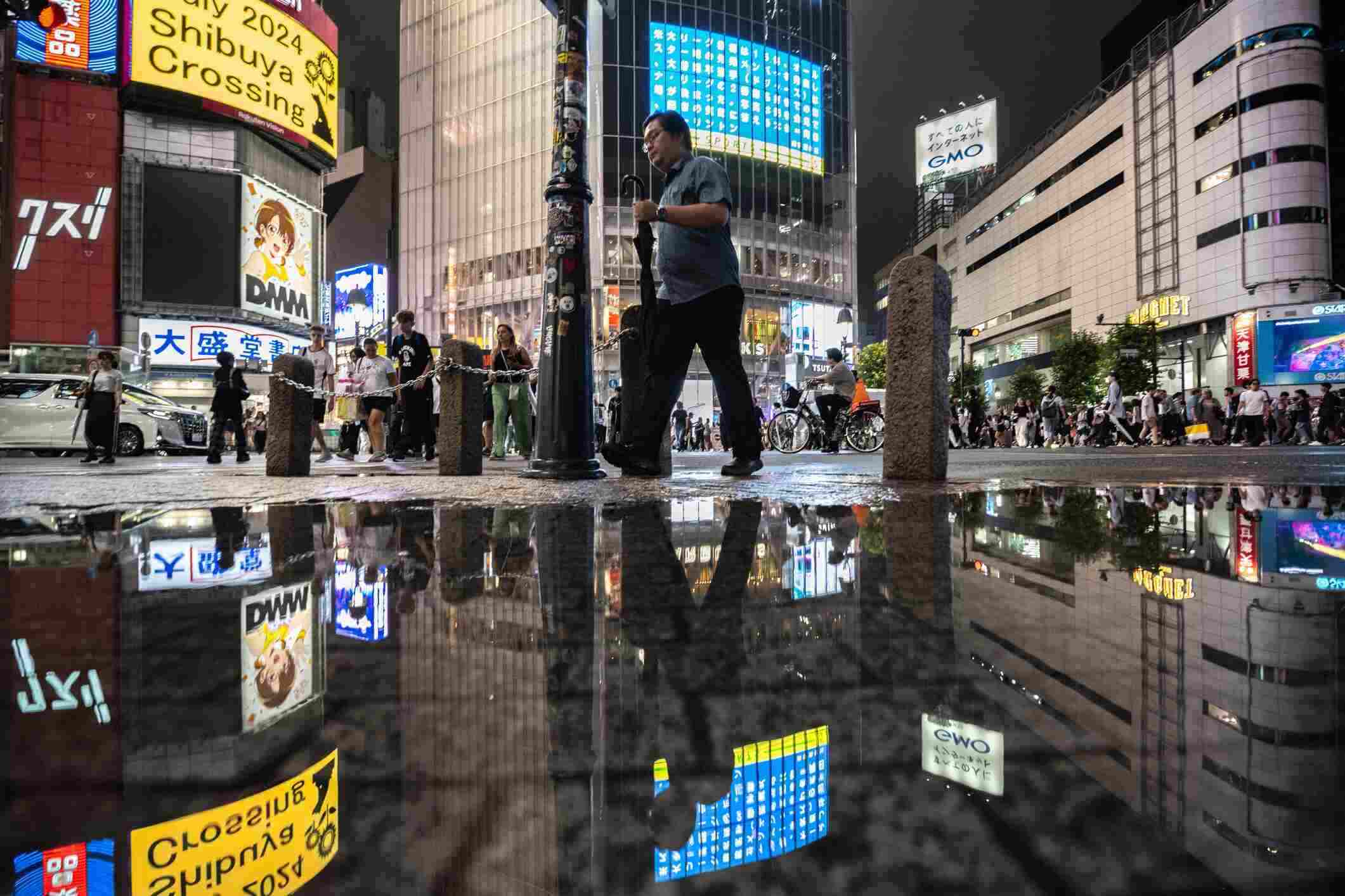 Gần nửa số công ty được phỏng vấn ở Nhật Bản tỏ ra e dè trước việc ứng dụng AI trong công việc. Ảnh: AFP