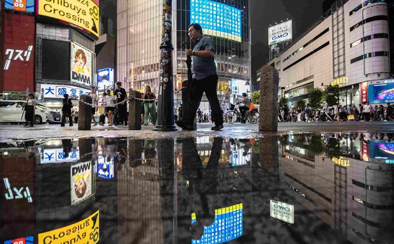 Gần nửa số công ty được phỏng vấn ở Nhật Bản tỏ ra e dè trước việc ứng dụng AI trong công việc. Ảnh: AFP