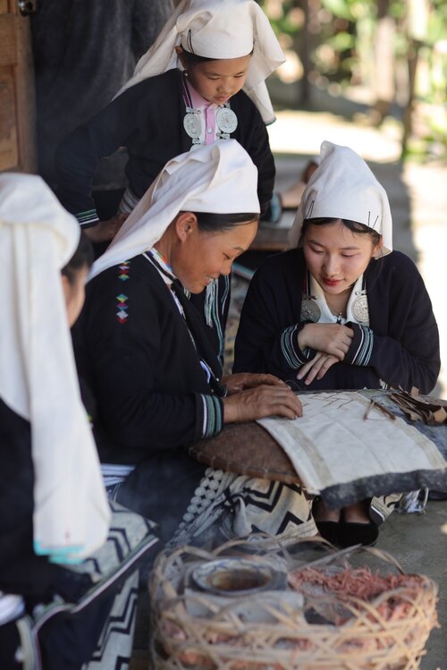 Đến với lễ hội, du khách 