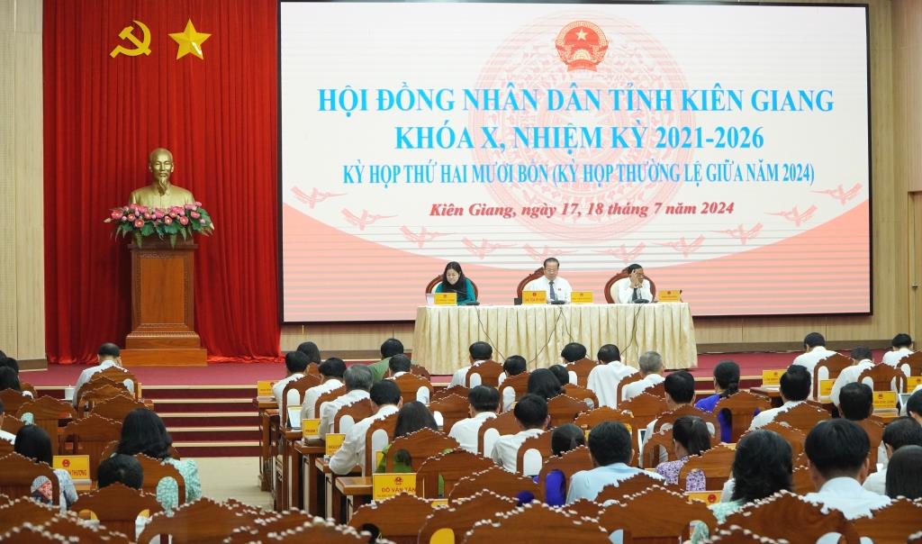 Vấn đề xử lý rác y tế được các đại biểu, cử tri quan tâm. Ảnh: Nguyên Anh