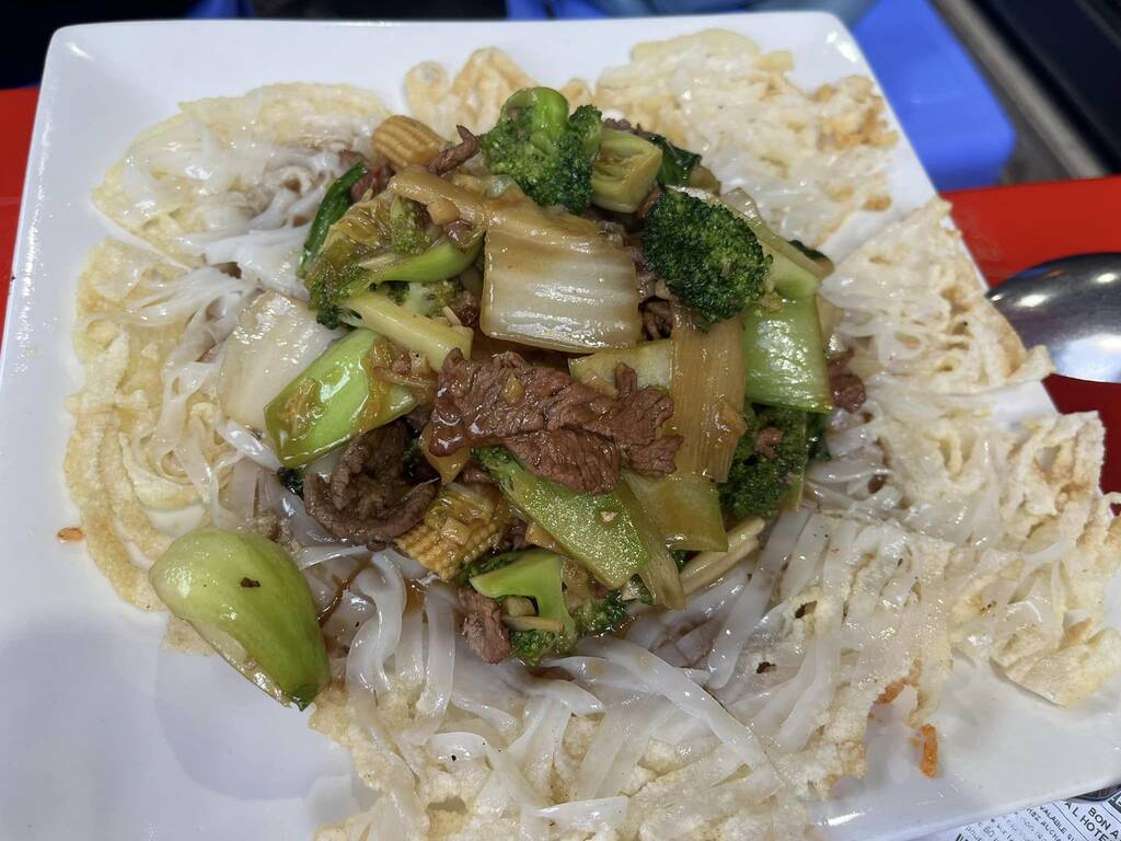 Món phở áp chảo. Ảnh: NVCC