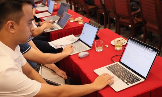 Báo cáo trực tuyến giúp giảm số lượng các văn bản báo cáo. Ảnh: Thảo Anh