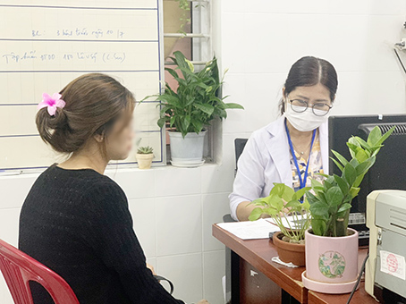 Nhiều người trẻ được thành phố tổ chức khám sức khỏe sinh sản miễn phí. 