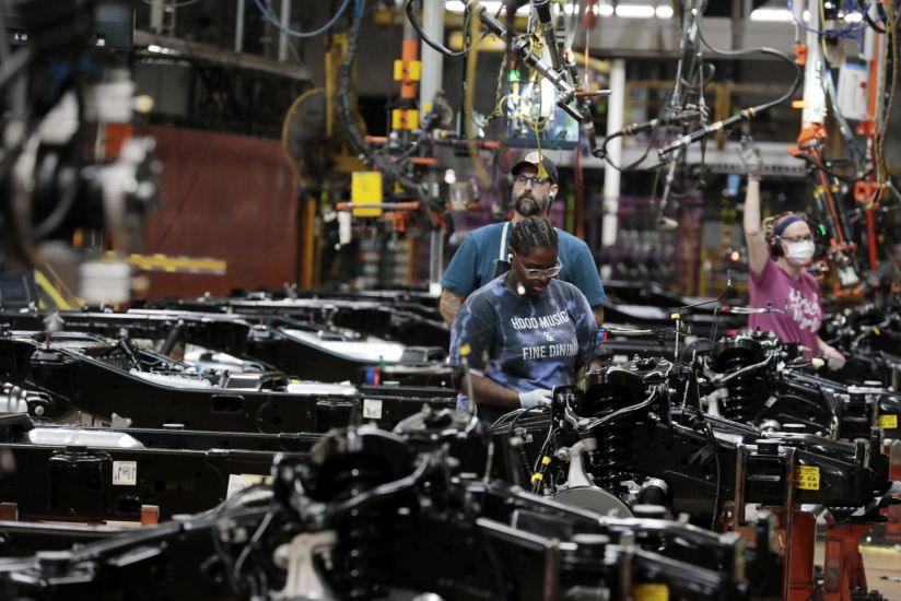 Une usine de production de voitures electriques. Photo : AFP