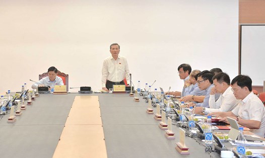 Thường trực Ủy ban Khoa học, Công nghệ và Môi trường cùng các đơn vị liên quan họp tiếp thu, chỉnh lý, hoàn thiện dự án Luật Địa chất và Khoáng sản. Ảnh: Hồ Long.
