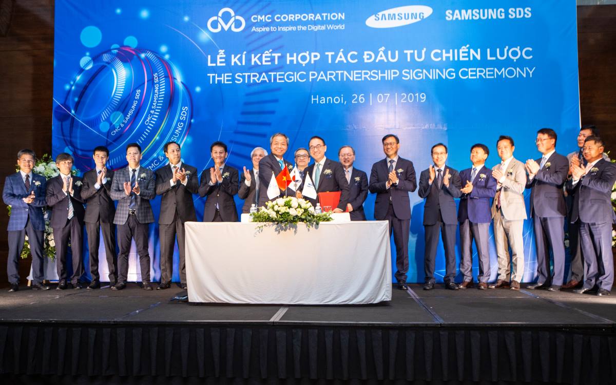 Samsung SDS and CMC signed a strategic investment cooperation contract in 2019. Photo: CMC