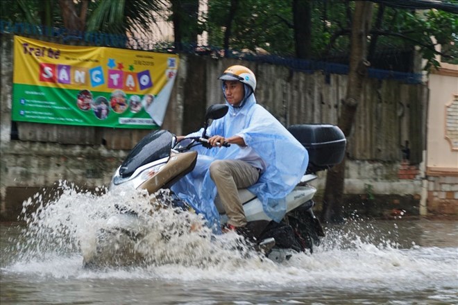 It is forecasted that on the day and night of July 19, the Central Highlands and Southern regions will have scattered showers and thunderstorms, with heavy rain in some places with a common rainfall of 10-40mm, locally over 70mm. Illustration photo: Minh Quan  