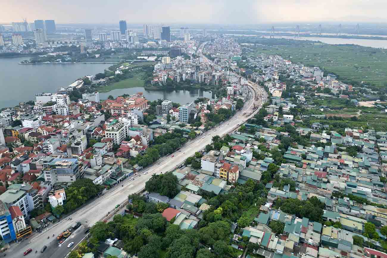 Đoạn tuyến còn lại từ chợ hoa Quảng An đến Nhật Tân với chiều dài hơn 1,5 km đang được nhà thầu gấp rút triển khai thi công. 