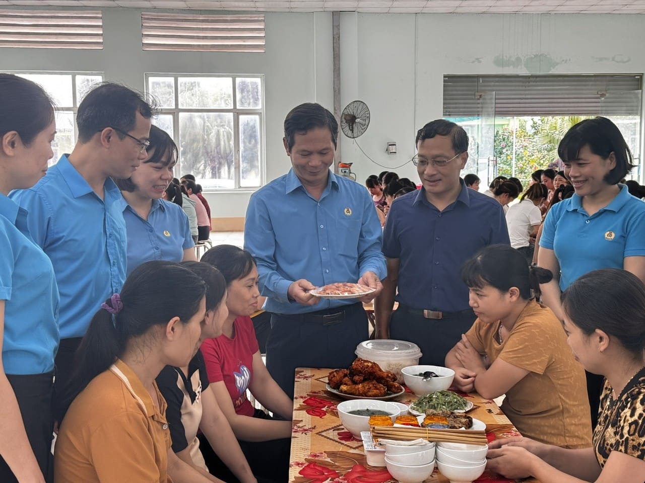 "Trade Union Meal" costs 65,000 VND/serving. Photo: Nguyen Truong