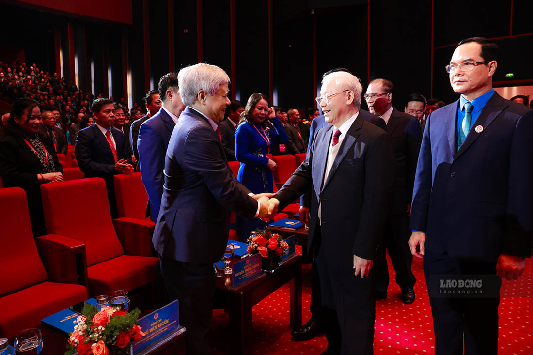 General Secretary Nguyen Phu Trong arrives at the 13th National Congress of Vietnam Trade Union, December 2023. Photo: Hai Nguyen