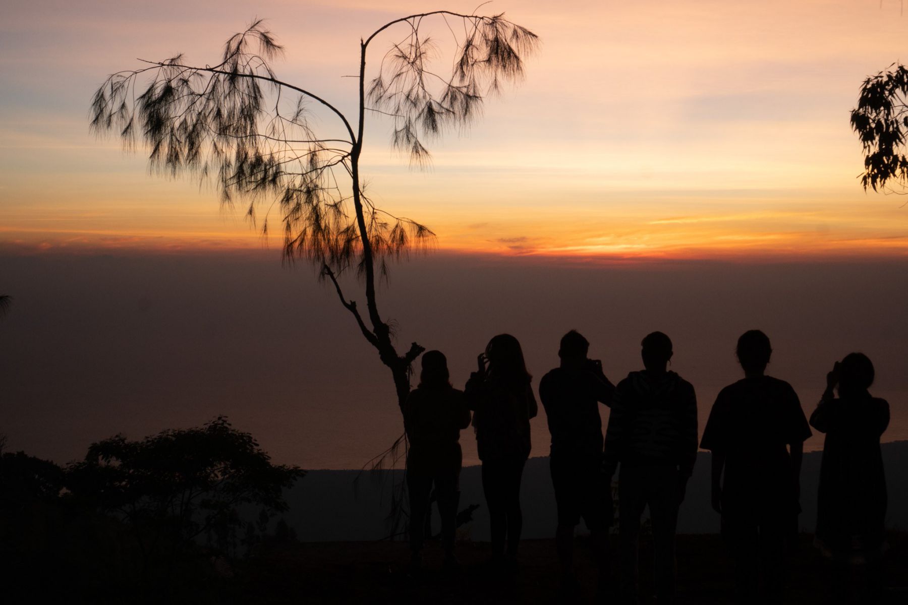 Bình minh ở Bali. Ảnh: Edi