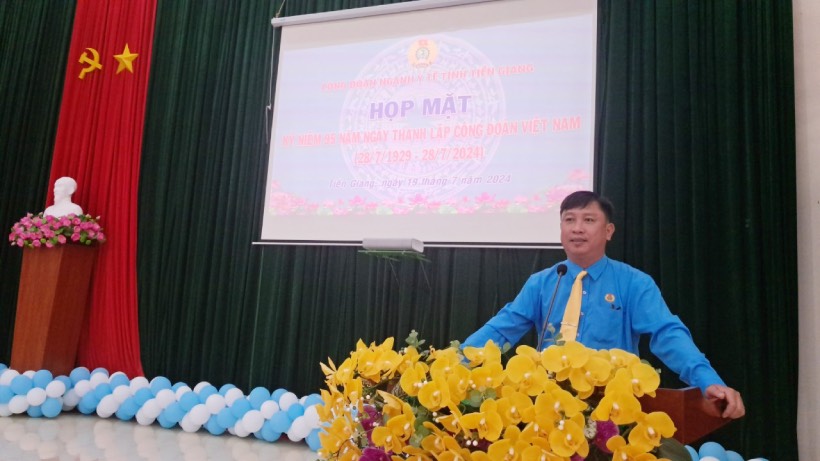 Mr. Nguyen Trung Tan - Chairman of the Health Industry Union of Tien Giang province - spoke at the meeting. Photo: Nguyen Tan