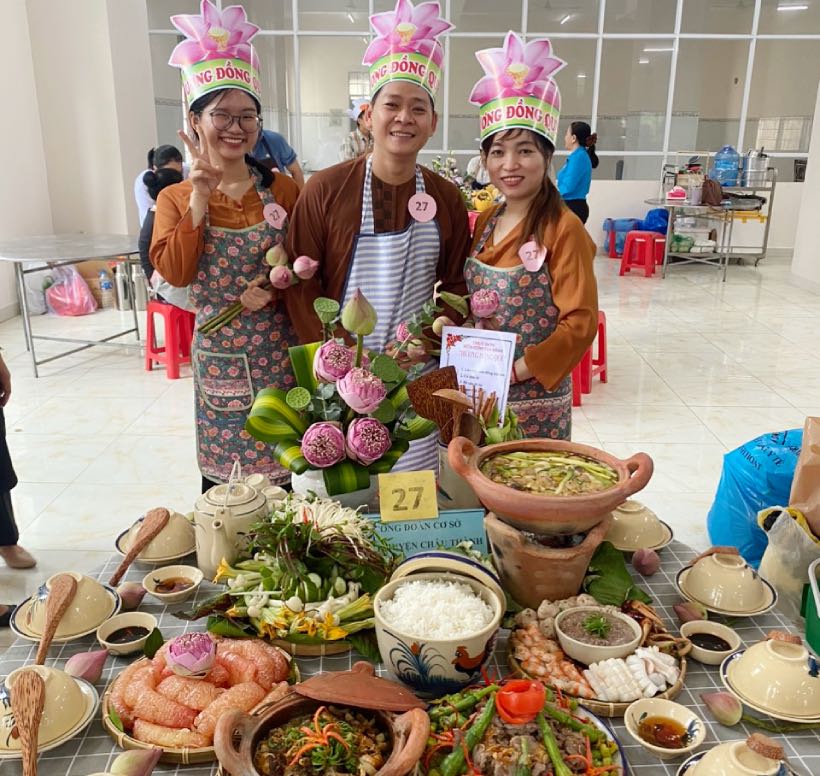 Trade union members and workers participate in the cooking contest. Photo: Nguyen Tan