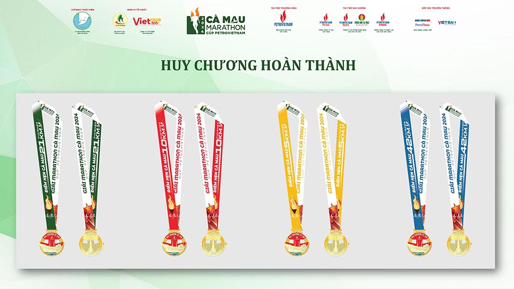 Bộ huy chương dành cho các vận động viên hoàn thành cự ly thi đấu. Ảnh: Anh Hân