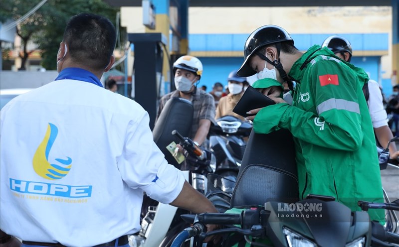 Doanh nghiệp cho rằng, khi có sự cạnh tranh đúng nghĩa, thị trường xăng dầu mới hoạt động lành mạnh. Ảnh: Phan Anh