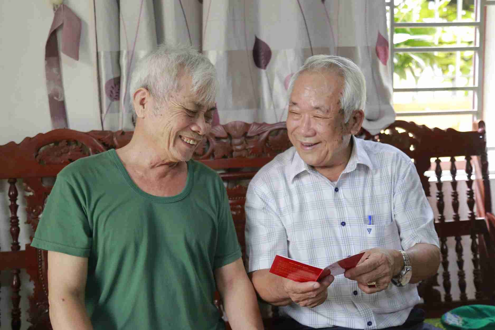 Người có công bất ngờ về mức tăng chuẩn trợ cấp mới.