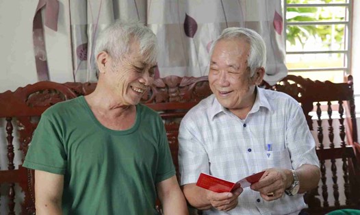 Người có công bất ngờ về mức tăng chuẩn trợ cấp mới.