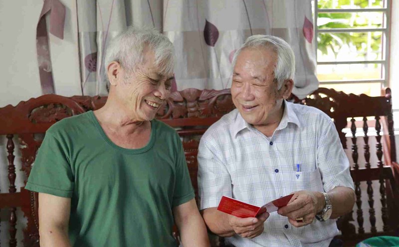 Người có công bất ngờ về mức tăng chuẩn trợ cấp mới.