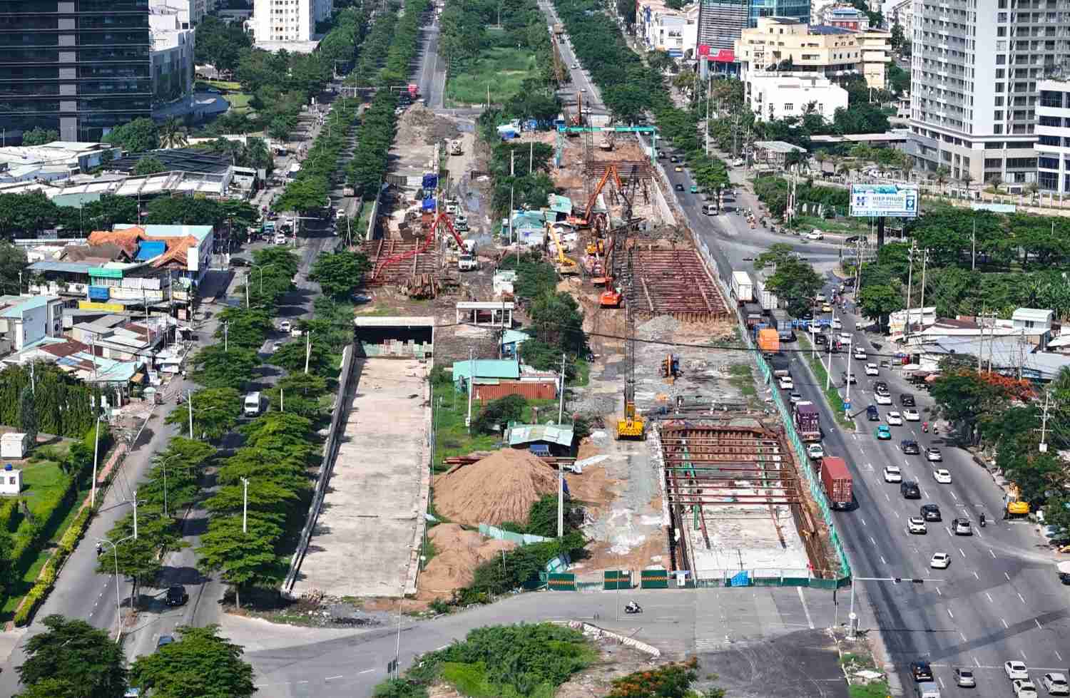 Hầm chui nút giao Nguyễn Văn Linh - Nguyễn Hữu Thọ.  Ảnh: Minh Quân