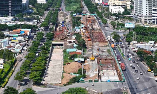 Hầm chui nút giao Nguyễn Văn Linh - Nguyễn Hữu Thọ.  Ảnh: Minh Quân