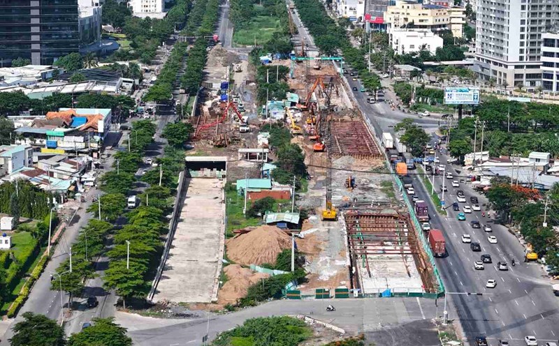 Hầm chui nút giao Nguyễn Văn Linh - Nguyễn Hữu Thọ.  Ảnh: Minh Quân