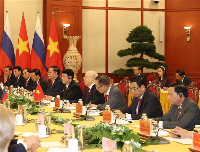 General Secretary Nguyen Phu Trong and the Vietnamese Delegation at the meeting with President of the Russian Federation Vladimir Putin. Photo: Tri Dung/TTXVN