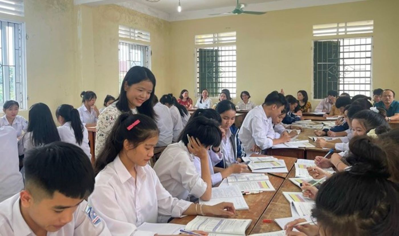 Cô giáo Lê Thị Thanh Nga luôn làm việc với lòng nhiệt tâm và sáng tạo. Ảnh: Ngọc Tú
