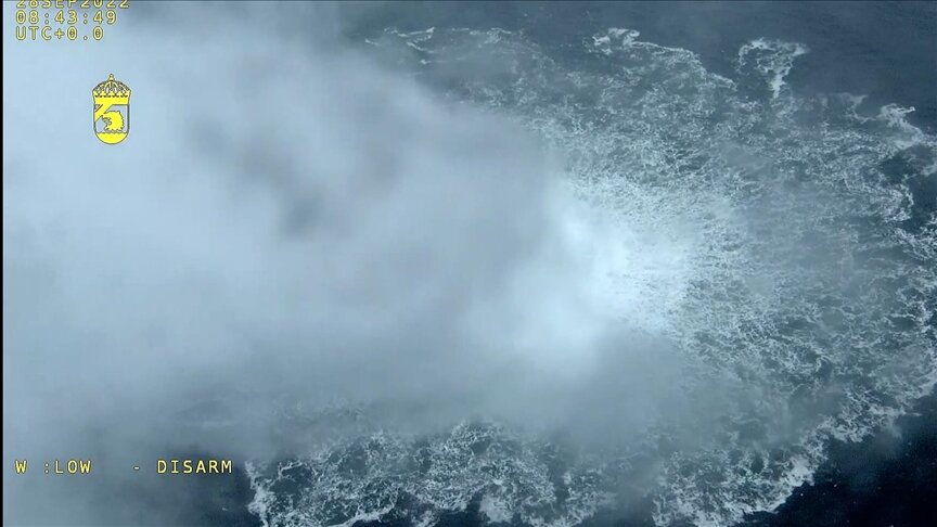 Đường ống Nord Stream bị phá hoại khiến khí đốt rò rỉ ra Baltic. Ảnh: Danish Defense 