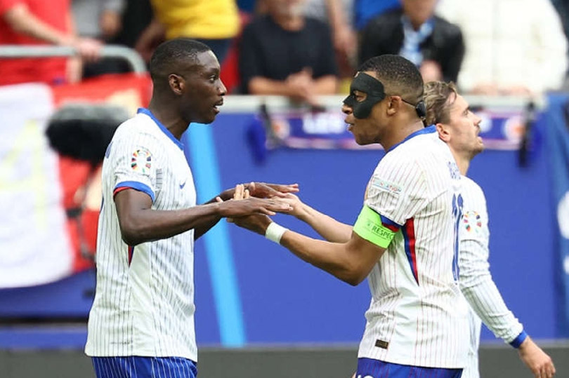 Đội tuyển Pháp vượt qua Bỉ sau pha lưới nhà của trung vệ Vertonghen. Ảnh: AFP