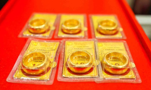 Giá vàng nhẫn tròn trơn 9999 được một số đơn vị kinh doanh điều chỉnh tăng lên trên mức 76 triệu đồng/lượng trong phiên giao dịch hôm nay. Ảnh: Hải Danh