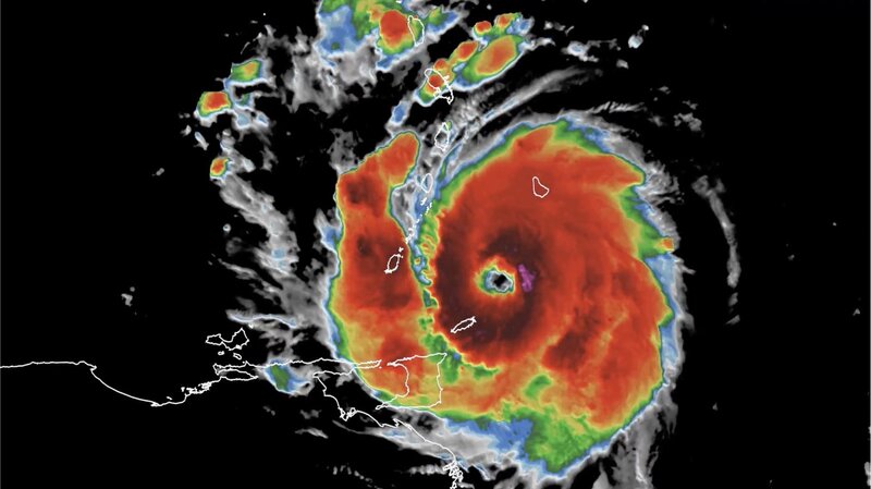 Bão Beryl, cơn bão cấp 5 sớm chưa từng có trong mùa bão Đại Tây Dương. Ảnh: CNN Weather