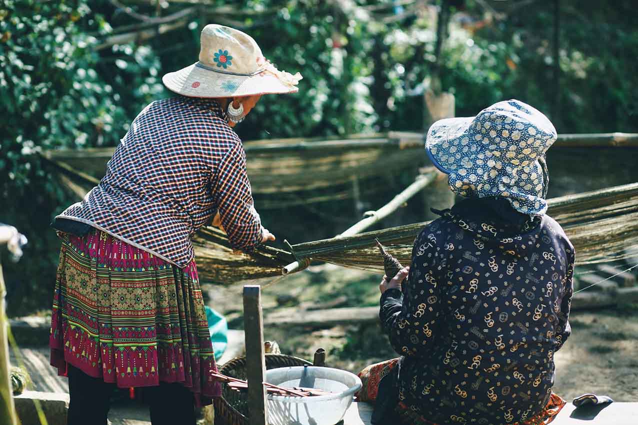 Nghề se lanh dệt vải truyền thống có từ lâu đời của dân tộc Mông. Ảnh: Hữu Đạt